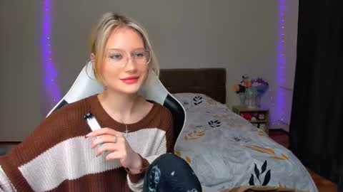 Snapshot of selfharm777 chatting on 09.28.25 Simon and Alice online show from 09.28.25