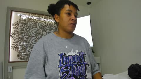 Snapshot of selket_ chatting on 01.08.25 Selket online show from 01.08.25