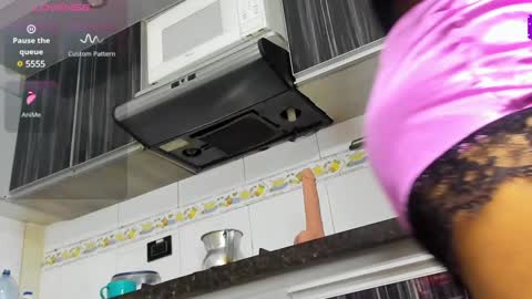 Snapshot of selket_ chatting on 01.31.25 Selket online show from 01.31.25