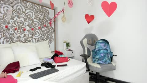 Snapshot of selket_ chatting on 02.05.25 Selket online show from 02.05.25