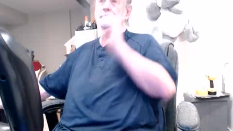 Snapshot of selkie2s chatting on 04.25.26 selkie2s online show from 04.25.26