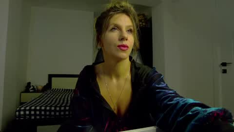 Snapshot of sellena_angels chatting on 04.22.26 sellena_angels online show from 04.22.26