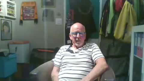 Snapshot of semajstretsa chatting on 05.14.26 frederick online show from 05.14.26