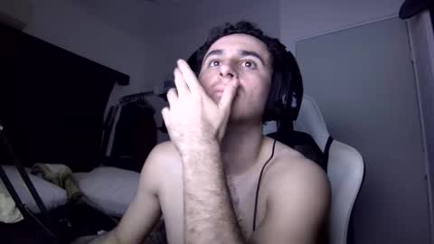 Snapshot of senitzzu chatting on 01.01.25 PAJACONTROL online show from 01.01.25