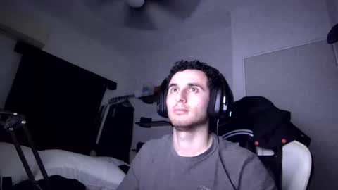 Snapshot of senitzzu chatting on 01.04.25 PAJACONTROL online show from 01.04.25