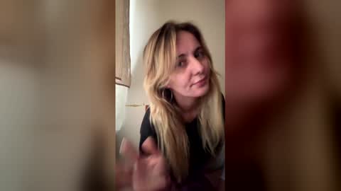 Snapshot of sennya_hayes chatting on 01.15.26 Sennya online show from 01.15.26