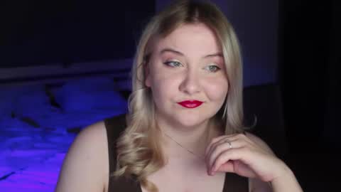 Snapshot of sensual_girrrl chatting on 05.18.26 Ilona online show from 05.18.26