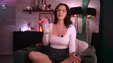 Snapshot of sensual_jassmine chatting on 06.15.26 Jasmine online show from 06.15.26