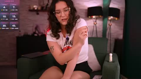 Snapshot of sensual_jassmine chatting on 06.16.26 Jasmine online show from 06.16.26