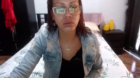 Snapshot of sensual_natalie chatting on 10.08.25 sensual_natalie online show from 10.08.25