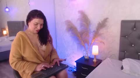 Snapshot of serena_houstonn chatting on 06.18.26 Serena online show from 06.18.26