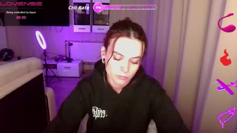 Snapshot of serenamilss chatting on 09.30.25 serenamilss online show from 09.30.25