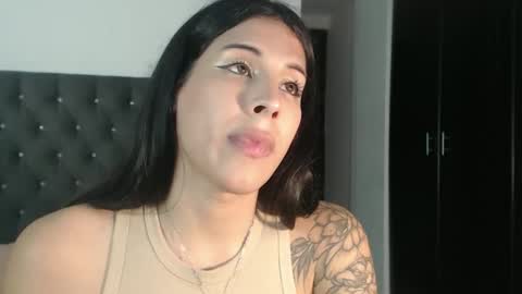 Snapshot of serenaroussee chatting on 11.16.25 sararoussee online show from 11.16.25