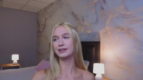Snapshot of serenastile chatting on 05.28.26 SerenaStile online show from 05.28.26