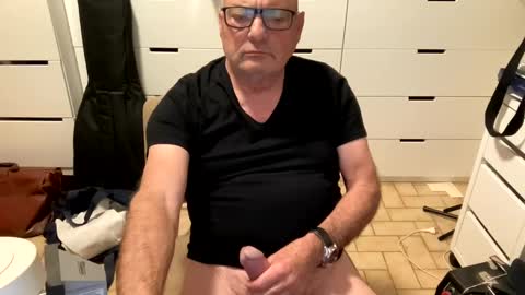 serge8413 online show from 12.10.24