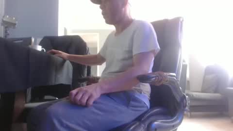 Snapshot of serioyhetero19 chatting on 01.15.25 hetero serio discreto online show from 01.15.25