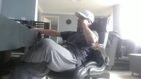 Snapshot of serioyhetero19 chatting on 02.14.25 hetero serio discreto online show from 02.14.25