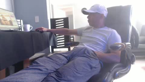 Snapshot of serioyhetero19 chatting on 02.20.25 hetero serio discreto online show from 02.20.25