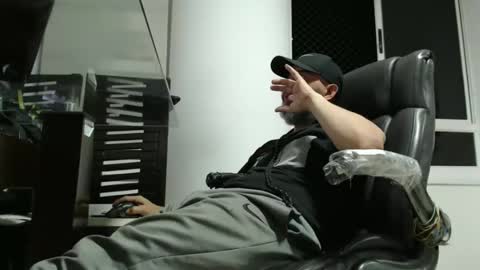 hetero serio discreto online show from 04.08.26