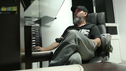 hetero serio discreto online show from 04.14.26