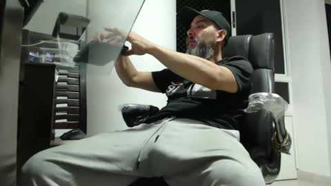 hetero serio discreto online show from 04.25.26