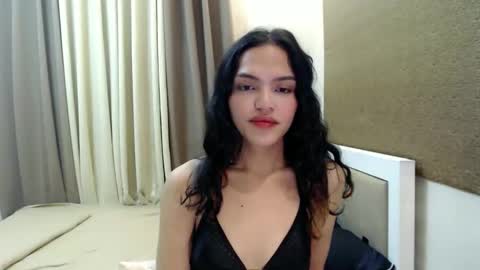 Snapshot of servicedoll18 chatting on 09.16.25 Bella online show from 09.16.25