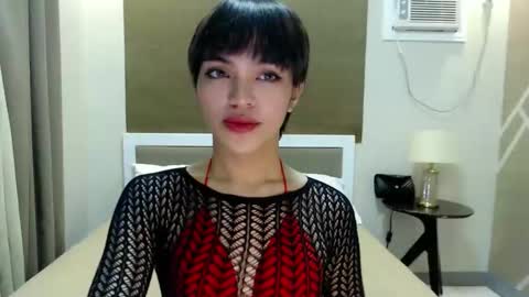 Snapshot of servicedoll18 chatting on 09.26.25 Bella online show from 09.26.25