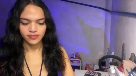 Snapshot of servicedoll18 chatting on 10.27.25 Bella online show from 10.27.25