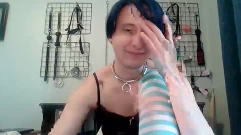 Servile Sarah online show from 05.19.26