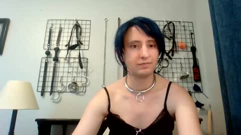 Servile Sarah online show from 06.09.26