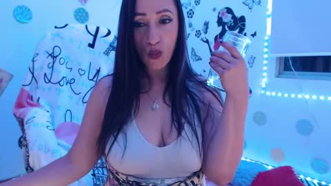 Snapshot of seuctive_woman57 chatting on 01.26.25 samy online show from 01.26.25