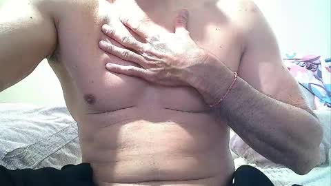 Snapshot of sex_machine_19 chatting on 04.07.26 SEX MACHINE 19 online show from 04.07.26