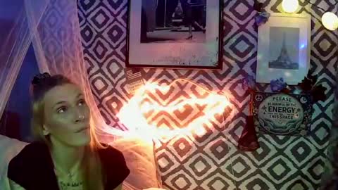 Leeah CloudZzz online show from 10.16.25