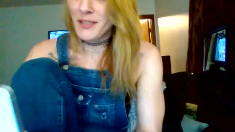 Snapshot of sexxileeah42o chatting on 03.07.26 Leeah CloudZzz online show from 03.07.26