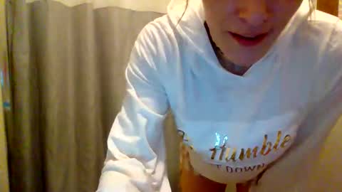 Snapshot of sexxileeah42o chatting on 03.11.26 Leeah CloudZzz online show from 03.11.26