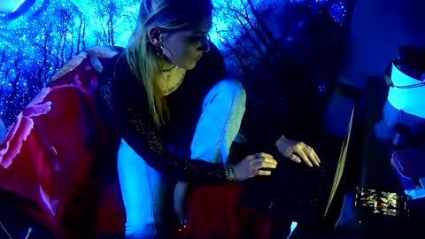 Snapshot of sexxileeah42o chatting on 03.22.26 Leeah CloudZzz online show from 03.22.26