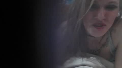 Snapshot of sexxileeah42o chatting on 04.11.26 Leeah CloudZzz online show from 04.11.26