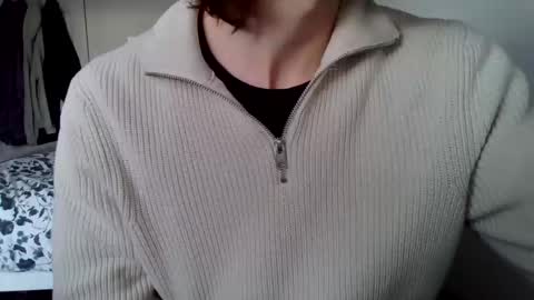 Snapshot of sexxxy_adam chatting on 11.26.25 Adam online show from 11.26.25