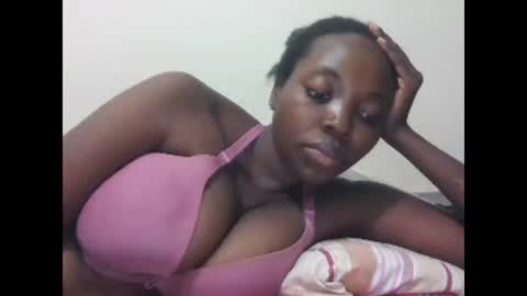 Snapshot of sexxy_blush chatting on 12.01.24 cutie online show from 12.01.24