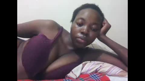 Snapshot of sexxy_blush chatting on 12.05.24 cutie online show from 12.05.24