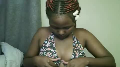 Snapshot of sexxy_lynne chatting on 09.17.25 sexxy_lynne online show from 09.17.25