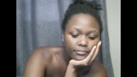 Snapshot of sexxy_lynne chatting on 10.01.25 sexxy_lynne online show from 10.01.25