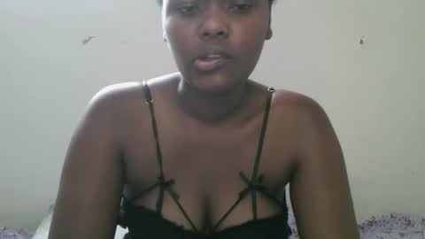 Snapshot of sexxy_lynne chatting on 10.14.25 sexxy_lynne online show from 10.14.25