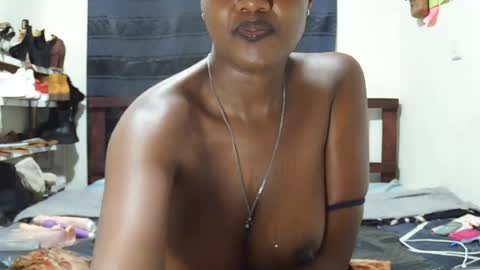 Snapshot of sexxy_melody chatting on 06.18.26 horny dick lover online show from 06.18.26
