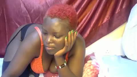 Snapshot of sexxy_triza chatting on 09.22.25 triza online show from 09.22.25