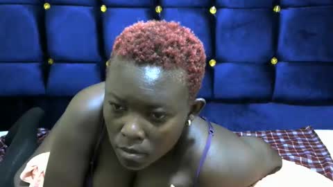 Snapshot of sexxy_triza chatting on 02.14.26 triza online show from 02.14.26