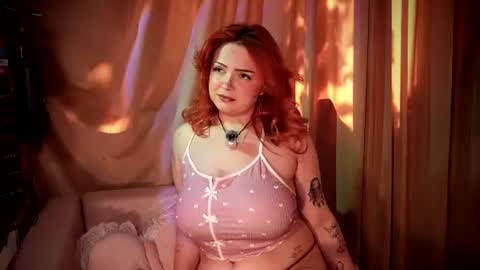 Snapshot of sexxy_vixen chatting on 06.17.26 Lexy online show from 06.17.26