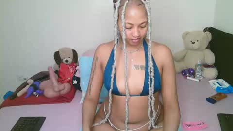 Snapshot of sexy_bluegirl chatting on 06.18.26 sexy_bluegirl online show from 06.18.26