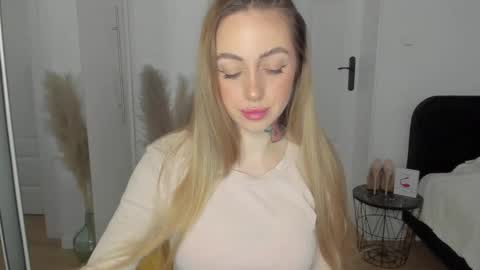 C o r a l i e online show from 02.06.25
