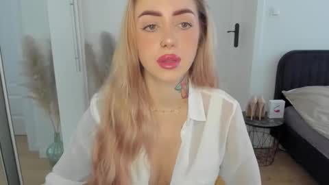 C o r a l i e online show from 09.12.25